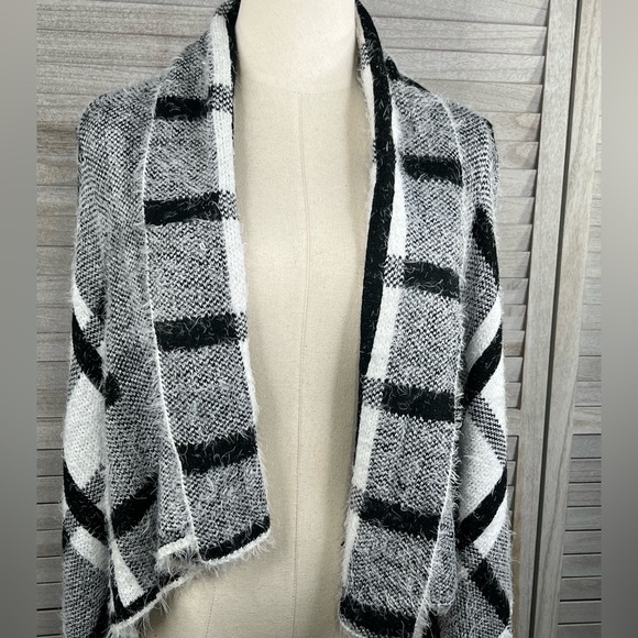 Sweater Vest Longline Open Front Black & White Windowpane Check Eyelash-Large - Picture 2 of 3